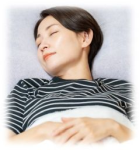 リラックスする女性