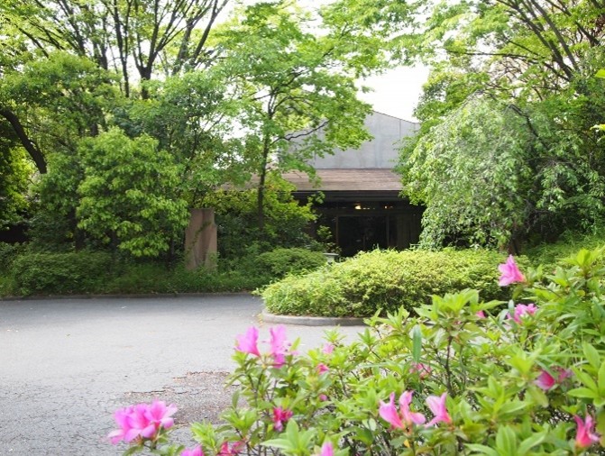 研修センター玄関春